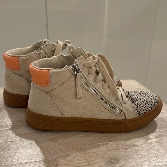 Universal Thread Cream and Orange Sneakers - Picture 8 of 8